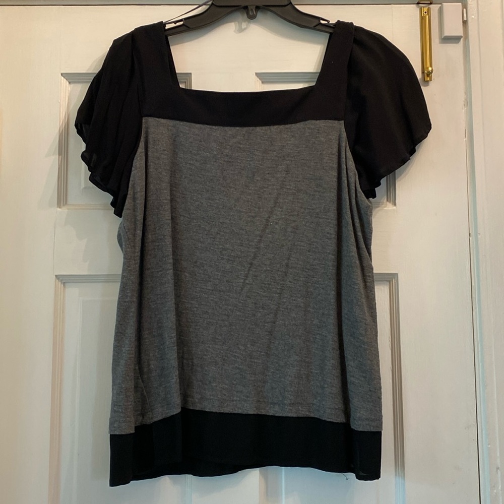 Hardly Worn Vince Camuto Black and Grey Cap Sleeve Top, Size S